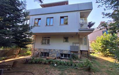 KISIKLI'DA CADDE ÜZERİNDE MÜSTAKİL BİNA...