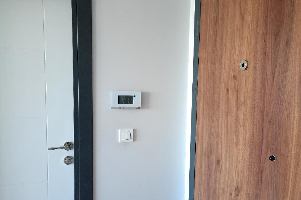AVM Hastane Bakım Okulu Bölgesinde Asansörlü Klimalı Yerden Isıtmalı Eşyalı 1+1