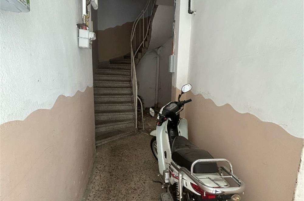 C21 BAL'DAN ÇARŞIDA İNCİRLİ CAMİ YANI ARA KAT 2+1 SATILIK DAİRE