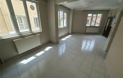 C21 BAL'DAN ÇARŞIDA İNCİRLİ CAMİ YANI ARA KAT 2+1 SATILIK DAİRE