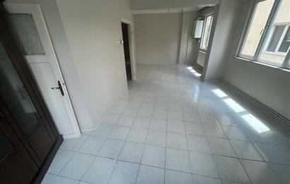 C21 BAL'DAN ÇARŞIDA İNCİRLİ CAMİ YANI ARA KAT 2+1 SATILIK DAİRE