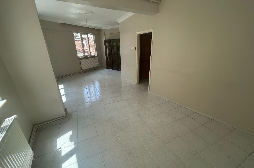 C21 BAL'DAN ÇARŞIDA İNCİRLİ CAMİ YANI ARA KAT 2+1 SATILIK DAİRE