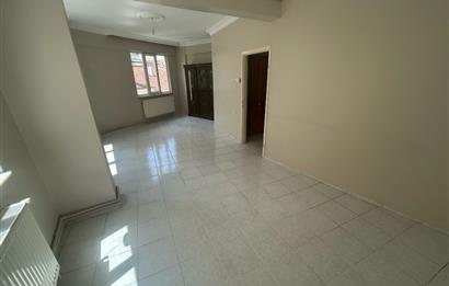 C21 BAL'DAN ÇARŞIDA İNCİRLİ CAMİ YANI ARA KAT 2+1 SATILIK DAİRE