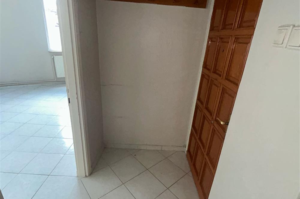 C21 BAL'DAN ÇARŞIDA İNCİRLİ CAMİ YANI ARA KAT 2+1 SATILIK DAİRE