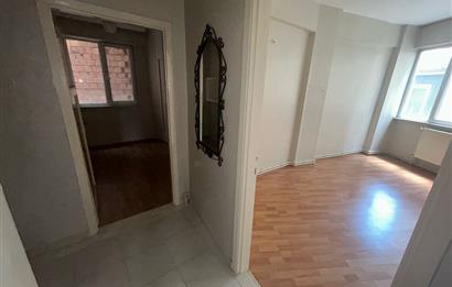 C21 BAL'DAN ÇARŞIDA İNCİRLİ CAMİ YANI ARA KAT 2+1 SATILIK DAİRE