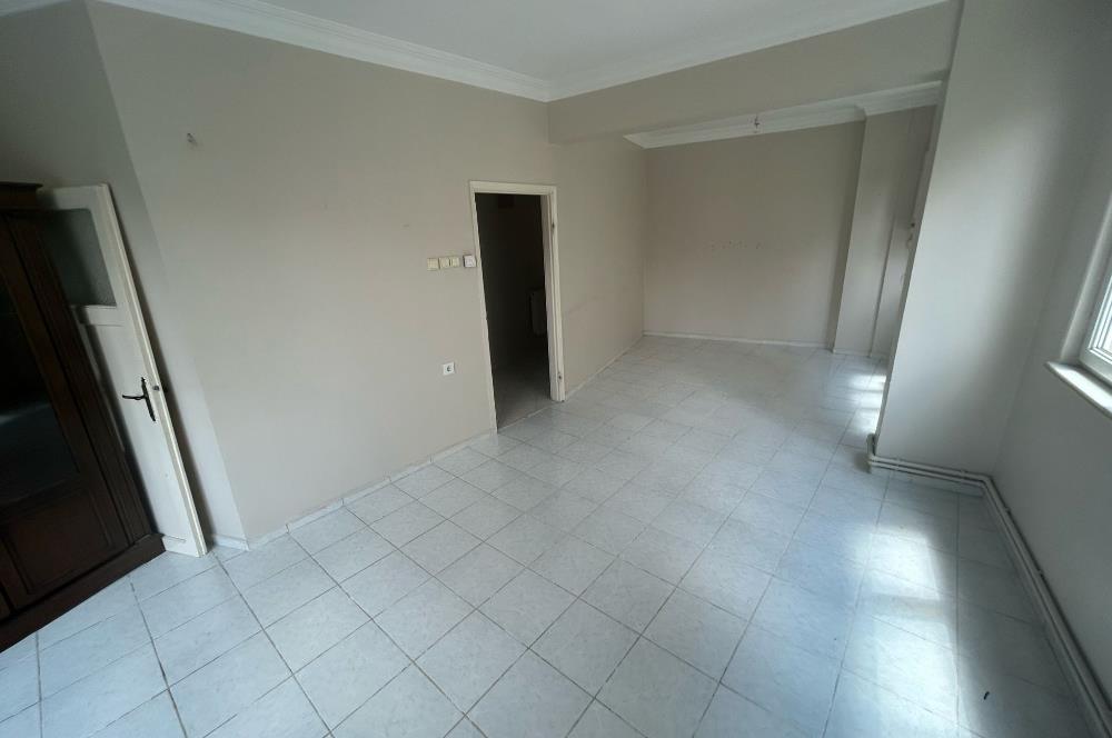 C21 BAL'DAN ÇARŞIDA İNCİRLİ CAMİ YANI ARA KAT 2+1 SATILIK DAİRE