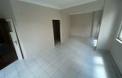 C21 BAL'DAN ÇARŞIDA İNCİRLİ CAMİ YANI ARA KAT 2+1 SATILIK DAİRE