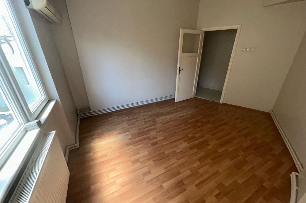 C21 BAL'DAN ÇARŞIDA İNCİRLİ CAMİ YANI ARA KAT 2+1 SATILIK DAİRE