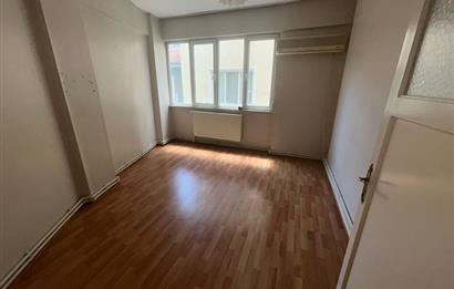 C21 BAL'DAN ÇARŞIDA İNCİRLİ CAMİ YANI ARA KAT 2+1 SATILIK DAİRE
