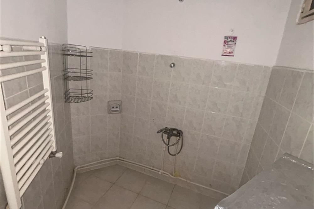 C21 BAL'DAN ÇARŞIDA İNCİRLİ CAMİ YANI ARA KAT 2+1 SATILIK DAİRE