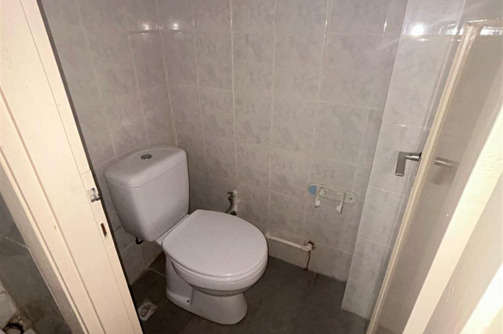 C21 BAL'DAN ÇARŞIDA İNCİRLİ CAMİ YANI ARA KAT 2+1 SATILIK DAİRE