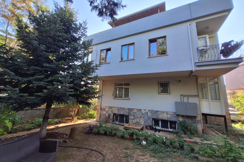 KISIKLI'DA CADDE ÜZERİNDE MÜSTAKİL BİNA...