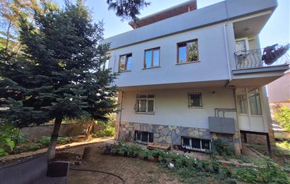 KISIKLI'DA CADDE ÜZERİNDE MÜSTAKİL BİNA...