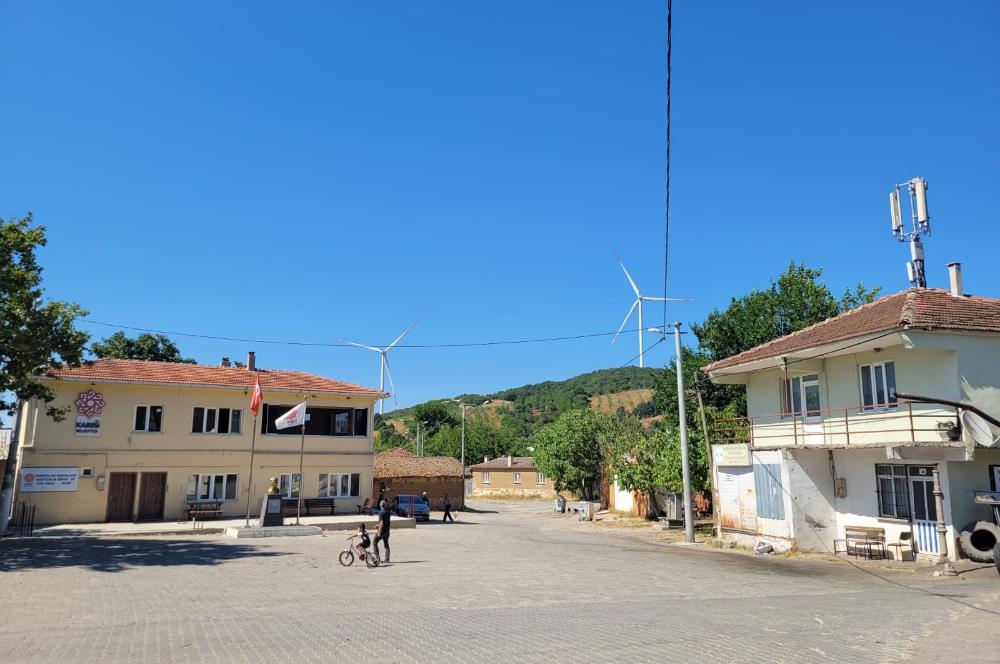 C21 BAL'DAN KARESİ KIRMIZILAR MAH.DE SATILIK KÖŞE PARSEL ARSA