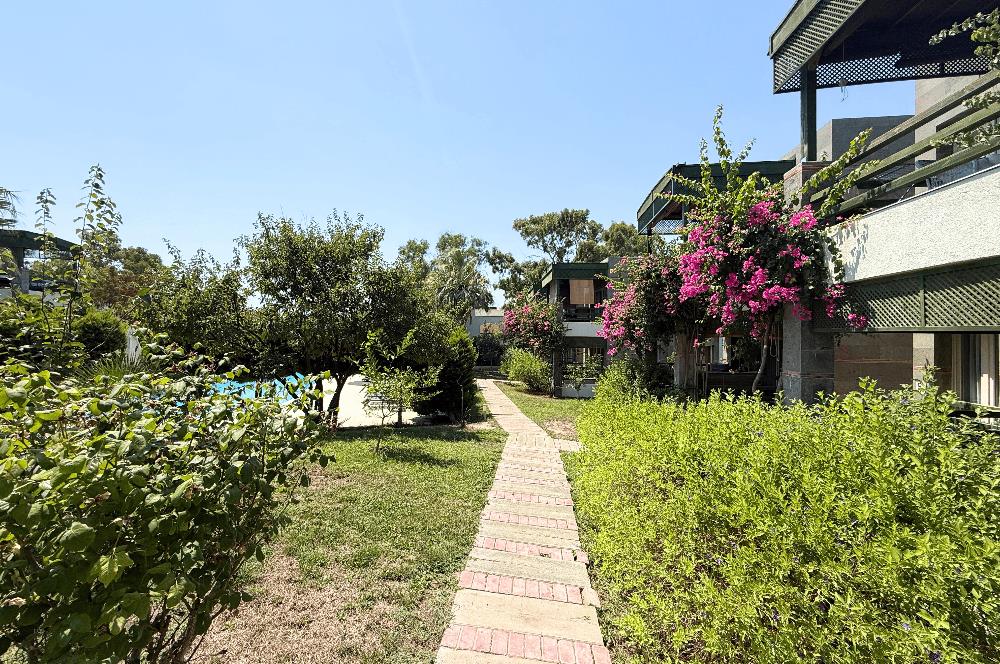 Anatolia Beach Residence'da, Denize Sıfır, Satılık 2+1 Daire