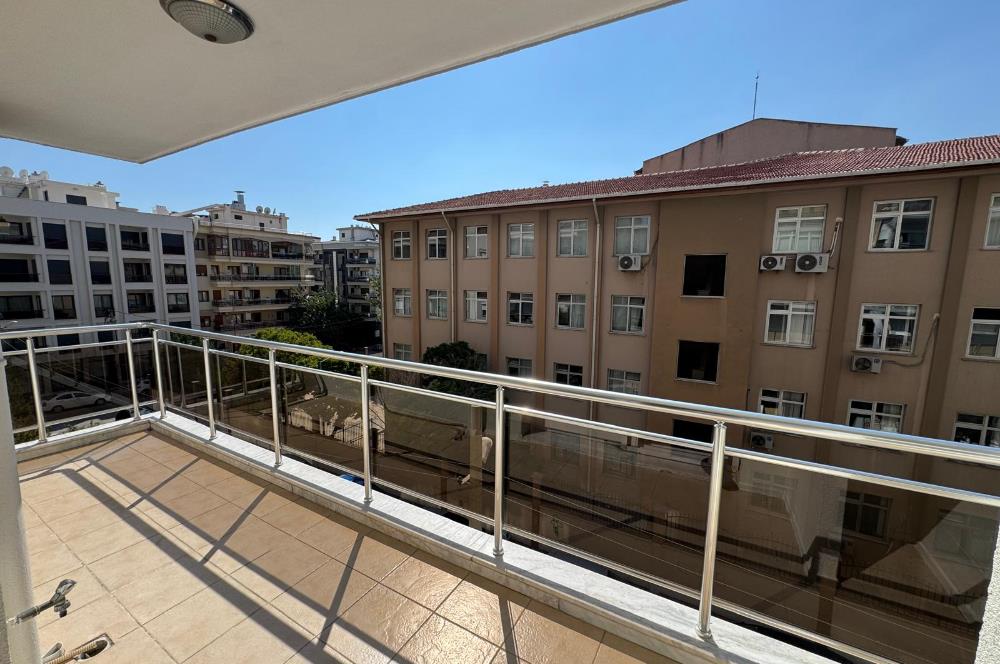 Demirköprü'de Merkezi Konumda, Tadilatlı Satılık 3+1 Daire