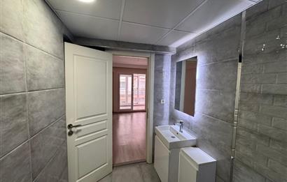 Demirköprü'de Merkezi Konumda, Tadilatlı Satılık 3+1 Daire