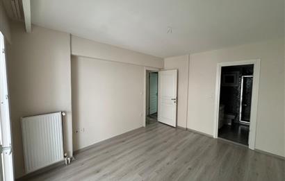 Demirköprü'de Merkezi Konumda, Tadilatlı Satılık 3+1 Daire