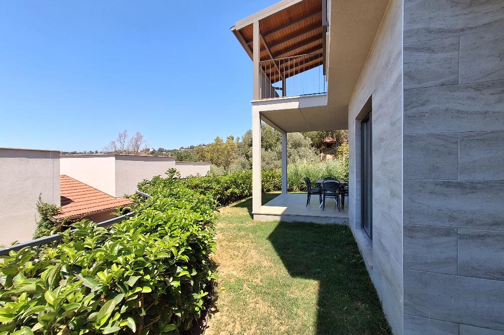 Dörttepe'de havuzlu sitede  aydan aya ödemeli 2+1 bahce katı daire