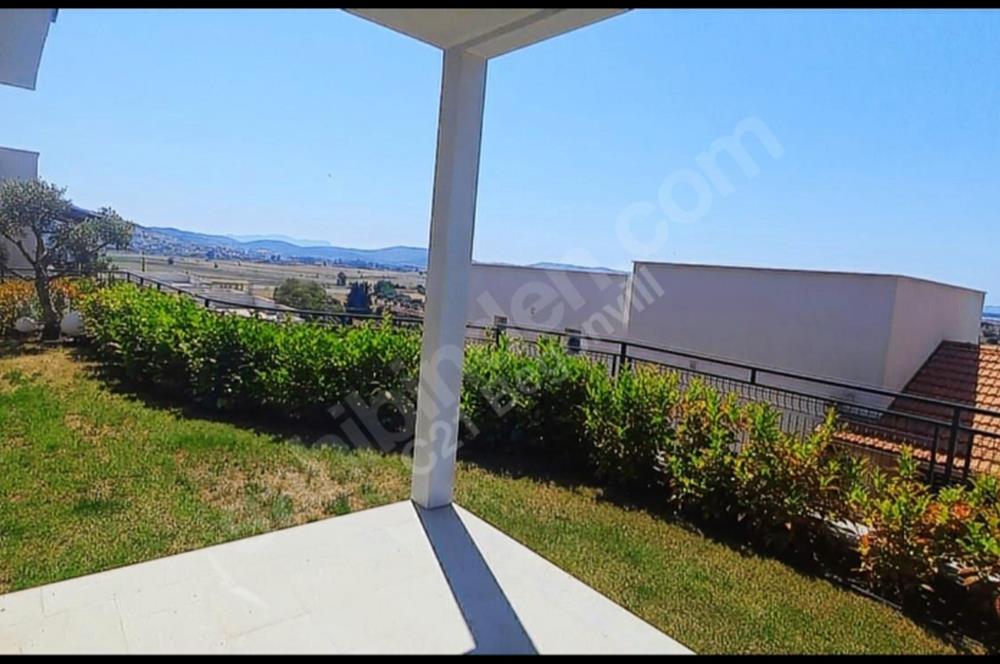 Dörttepe'de havuzlu sitede  aydan aya ödemeli 2+1 bahce katı daire