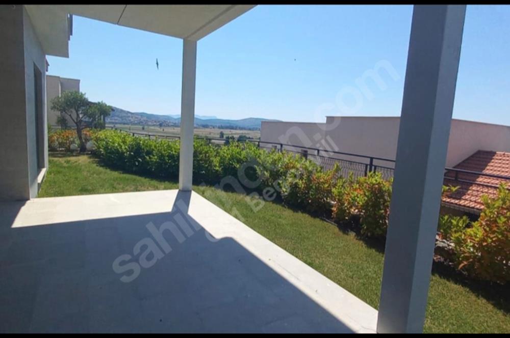 Dörttepe'de havuzlu sitede  aydan aya ödemeli 2+1 bahce katı daire