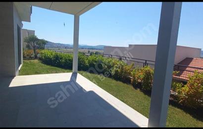 Dörttepe'de havuzlu sitede  aydan aya ödemeli 2+1 bahce katı daire