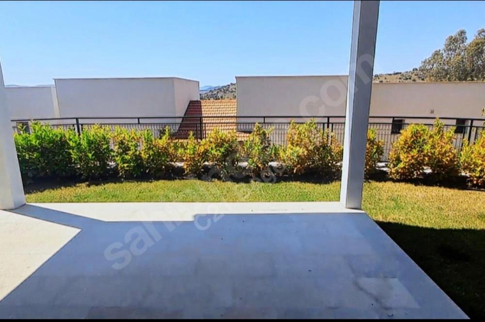 Dörttepe'de havuzlu sitede  aydan aya ödemeli 2+1 bahce katı daire