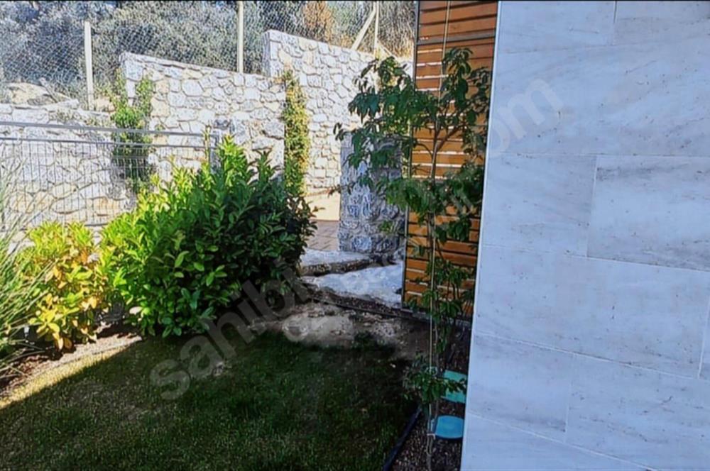 Dörttepe'de havuzlu sitede  aydan aya ödemeli 2+1 bahce katı daire