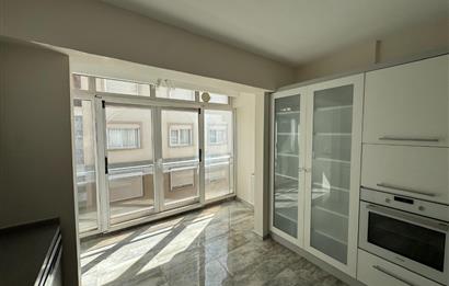 Demirköprü'de Merkezi Konumda, Tadilatlı Satılık 3+1 Daire