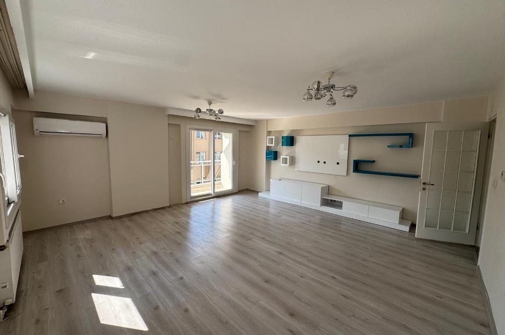 Demirköprü'de Merkezi Konumda, Tadilatlı Satılık 3+1 Daire
