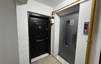 Demirköprü'de Merkezi Konumda, Tadilatlı Satılık 3+1 Daire