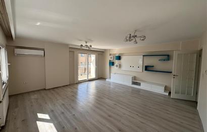 Demirköprü'de Merkezi Konumda, Tadilatlı Satılık 3+1 Daire