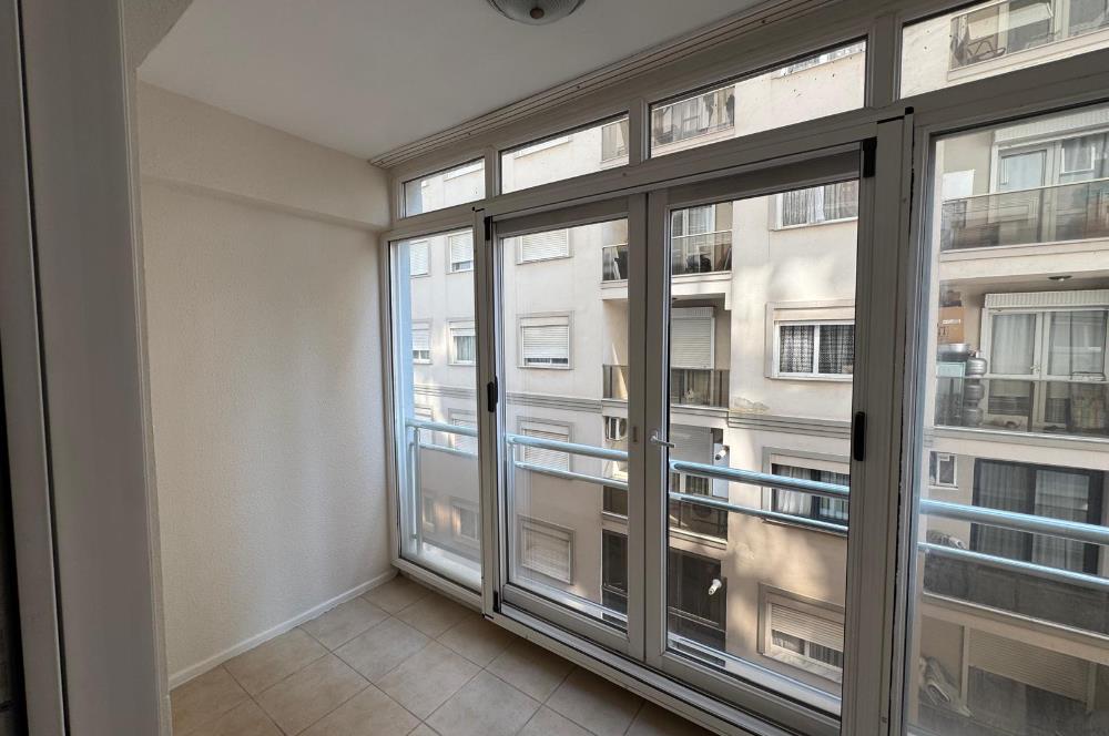 Demirköprü'de Merkezi Konumda, Tadilatlı Satılık 3+1 Daire