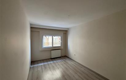 Demirköprü'de Merkezi Konumda, Tadilatlı Satılık 3+1 Daire