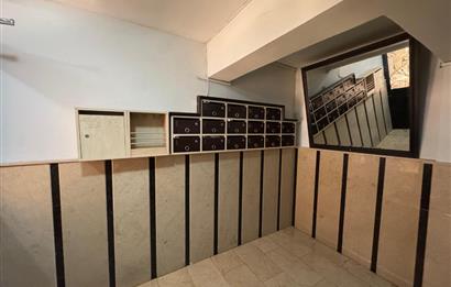 Demirköprü'de Merkezi Konumda, Tadilatlı Satılık 3+1 Daire