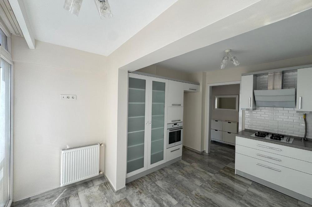 Demirköprü'de Merkezi Konumda, Tadilatlı Satılık 3+1 Daire