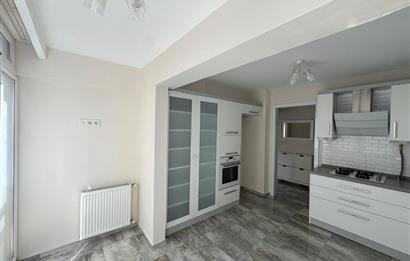 Demirköprü'de Merkezi Konumda, Tadilatlı Satılık 3+1 Daire