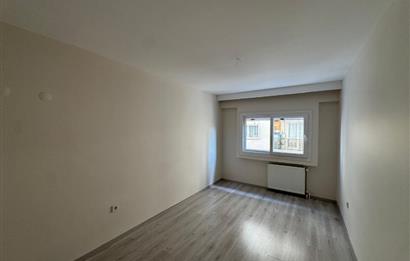 Demirköprü'de Merkezi Konumda, Tadilatlı Satılık 3+1 Daire