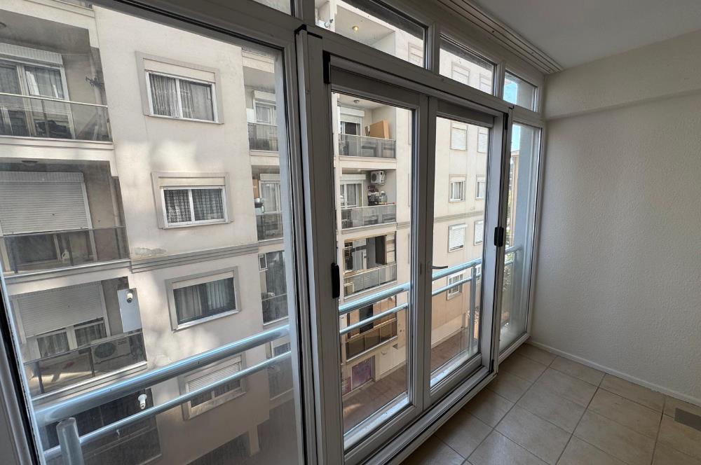 Demirköprü'de Merkezi Konumda, Tadilatlı Satılık 3+1 Daire