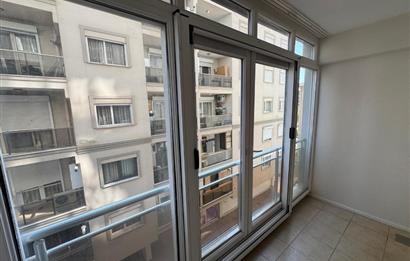 Demirköprü'de Merkezi Konumda, Tadilatlı Satılık 3+1 Daire
