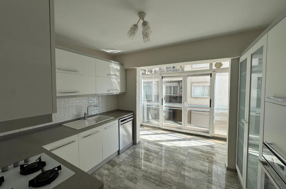 Demirköprü'de Merkezi Konumda, Tadilatlı Satılık 3+1 Daire
