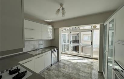 Demirköprü'de Merkezi Konumda, Tadilatlı Satılık 3+1 Daire
