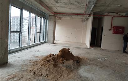 ARKIN DURUR'DAN E-5 2.BİNA HİLTON YANI 149m2 NET PLAZA OFİS KATI