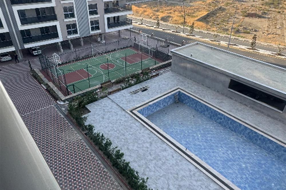 Ergenekon Mahallesinde Site İçerisinde Satılık Lüks Daire