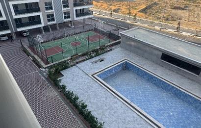 Ergenekon Mahallesinde Site İçerisinde Satılık Lüks Daire