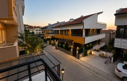 KARESİ KUVAYI MİLLİYE MAHALLESİ'NDE SATILIK LÜKS 5+2 TERASLI TRİPLEX VİLLA