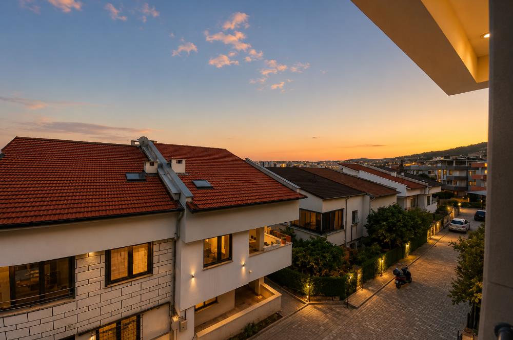 KARESİ KUVAYI MİLLİYE MAHALLESİ'NDE SATILIK LÜKS 5+2 TERASLI TRİPLEX VİLLA