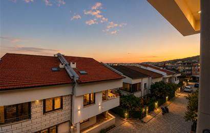 KARESİ KUVAYI MİLLİYE MAHALLESİ'NDE SATILIK LÜKS 5+2 TERASLI TRİPLEX VİLLA