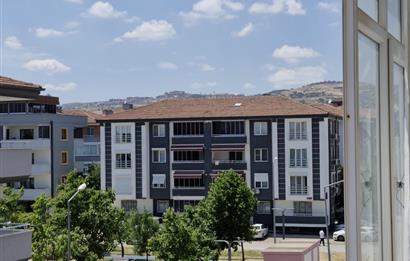 Paşaalanı Mahallesinde Satılık 3+1 Geniş Daire