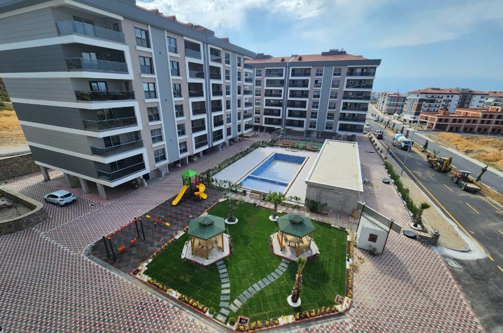 Ergenekon Mahallesinde Site İçerisinde Satılık Lüks Daire